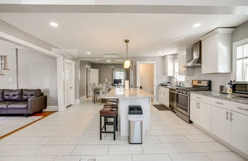 Lynn Maison | Entire Private home 3BDS 1 and half BTHS