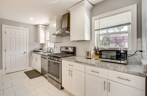 Lynn Maison | Entire Private home 3BDS 1 and half BTHS