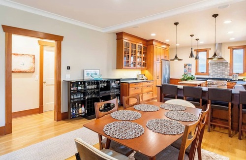 West Queen Anne Maison | Entire property: Main House, Basement Apartment (separate) & Cottage (separate)