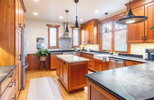 West Queen Anne Maison | Entire property: Main House, Basement Apartment (separate) & Cottage (separate)