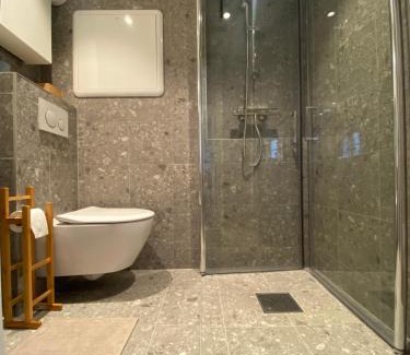 Bergenhus Appartement | Entire renovated apartment from 1780 with Kitchen, Bath, Bedroom, and Living Room in Skuteviken