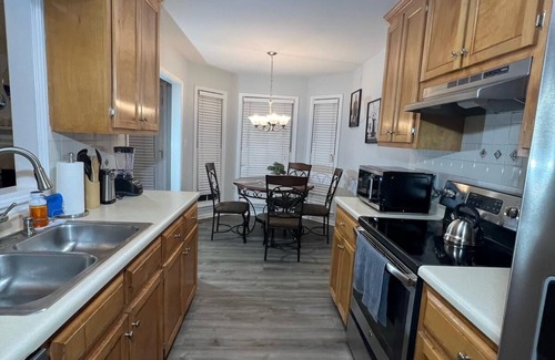 Athens Maison | Entire Renovated Beautiful Home - Close to UGA and Downtown Athens!