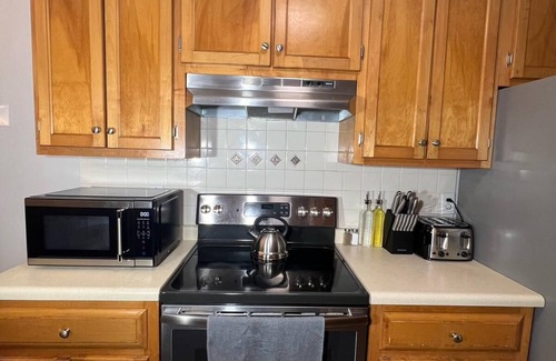 Athens Maison | Entire Renovated Beautiful Home - Close to UGA and Downtown Athens!