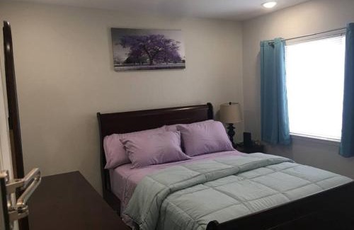 Greenbelt Appartement | Entire Twnhouse 2bdrms 3Bthrm 2Qbeds 2Levls Fncd Bkyard