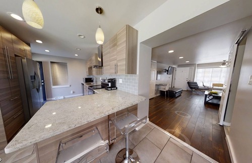 Downtown Wilmington Maison | Entire two-unit four-story townhouse, for multi-family vacations; free parking