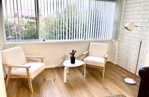 Merewether Appartement | Entire unit in Newcastle: family friendly, free parking, walk to beach and shops