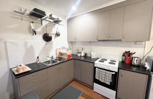 Penguin Maison | Entire Unit in Penguin with Free Parking