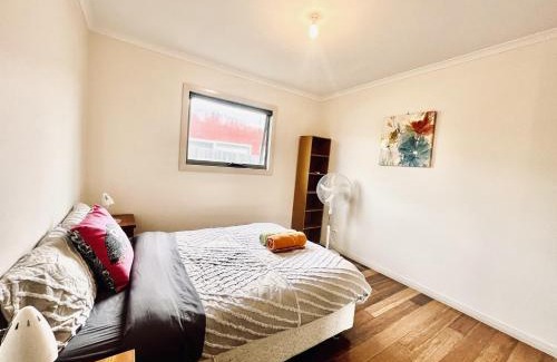 Penguin Maison | Entire Unit in Penguin with Free Parking