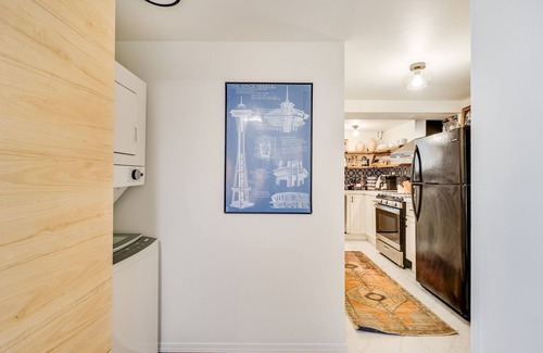 University District Maison | Entire Upgraded Historical House 7-bedroom 6 bathroom in U District with AC