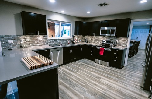 Paradise Maison | Entire Vegas Compound-Sleeps MANY