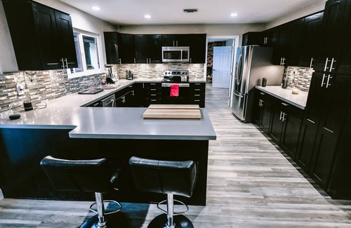 Paradise Maison | Entire Vegas Compound-Sleeps MANY