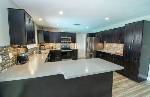 Paradise Maison | Entire Vegas Compound-Sleeps MANY