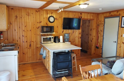 Combermere Station Balnéaire | Entire Waterfront Resort - 3 Suites, 2 beaches, 2 docks, Sleeps up to 16