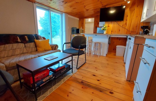 Combermere Station Balnéaire | Entire Waterfront Resort - 3 Suites, 2 beaches, 2 docks, Sleeps up to 16