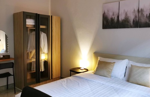 Kanchanaburi Maison | EntireHome 180m2 10 mins to RiverKwaeBridge Old City