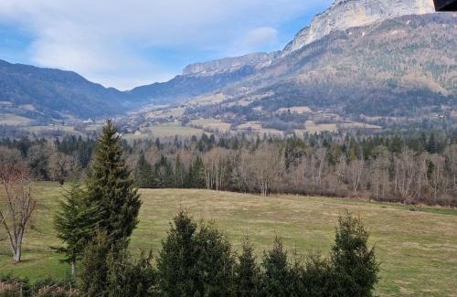 Alex Appartement | Entre lac & Montagnes avec balcon, proche Annecy