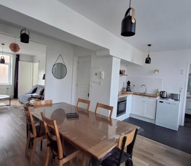 Arras Appartement | Entre les places, spacieux avec Parking Gratuit