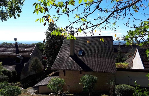 Lhuis Maison | Entre Vignes et Montagne-Casa-Baño Privado-Familiar-Vista a la Montana