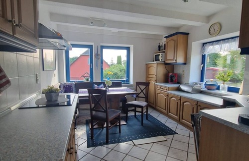 Jesendorf Appartement | Entspannter Familienurlaub im Gemütlichen Ferien-doppelhaus mit Seeblick