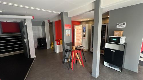 Trappes Hôtel | Enzo Hotels Trappes by Kyriad Direct