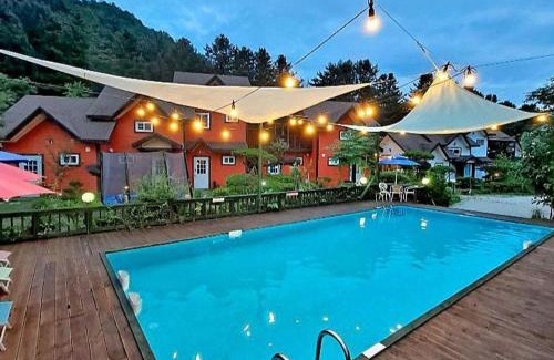 Heungjeonggyegok Maison | Eoullim Pension - Moonlight Yard