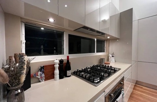 Kiama Heights Maison | Epic Ocean Farm View House with Japanese Bath