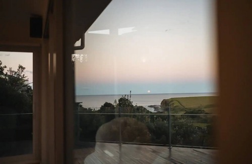 Kiama Heights Maison | Epic Ocean Farm View House with Japanese Bath