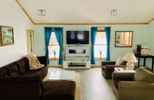 Lorraine Maison | Epic Snowmobile Loft House!