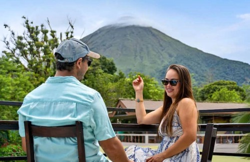Villa Bonita Cabine | Epic Volcano View | Private Pool, BBQ & Terrace