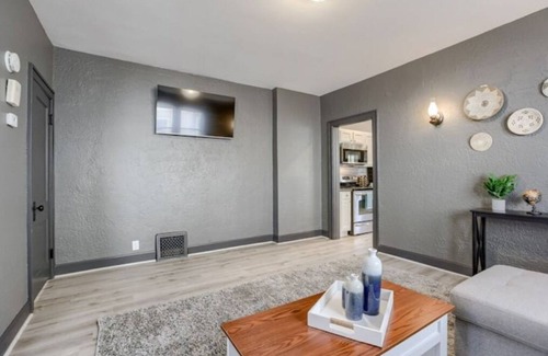Council Bluffs Maison | Equally Tremendous Two Story Townhouse!