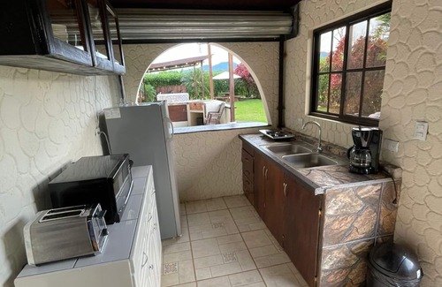 La Fortuna Cabine | Equipped and cozy place! Perfect to relax and rest! (Lugar equipado y acogedor)