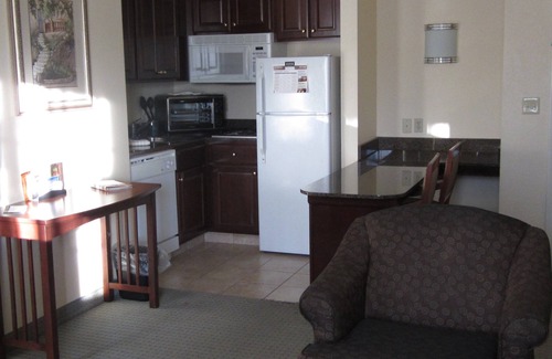 Kalamazoo Copropriété | Suite équipée | Centre d'affaires, petit-déjeuner quotidien gratuit + piscine intérieure