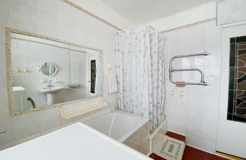 Visaginas Appartement | Erdvus butas su balkonu šalia ežero ir stadiono