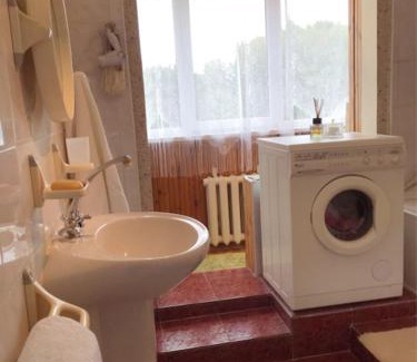 Visaginas Appartement | Erdvus butas su balkonu šalia ežero ir stadiono