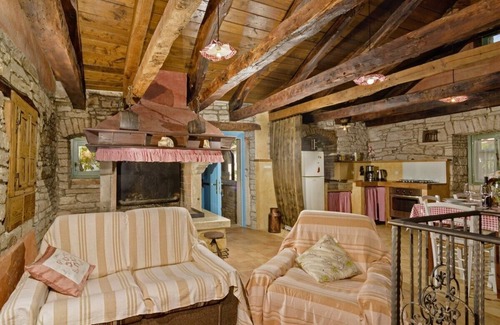 Heki Maison | Erisa à Trošti (maison pour 6 personnes)