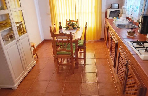 Alojera Appartement | Wonderful views of the sea and the mountains