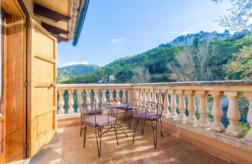 Lluc Maison | ES VINT I NOU - Beautiful house with great terrace amidst the mountains.