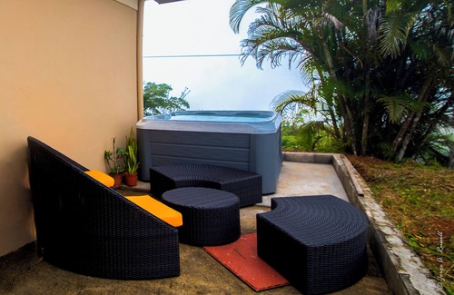 Playa Hermosa Maison | Escapada de Lujo en la Montaña; jacuzzi, vistas y air acondiciando