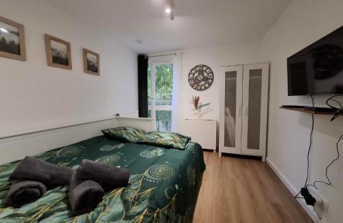 Villejuif Appartement | Escapade à deux ou en télétravail, Studio calme avec Parking gratuit, WiFi rapide, proche ligne 14, Paris centre et Aéroport d'Orly