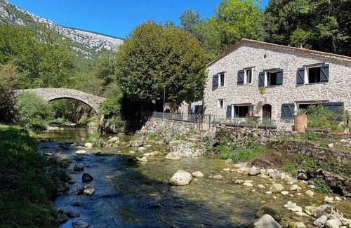 Saint-Vallier-de-Thiey Maison | Escapade au Moulin et sa Rivière Privative au Milieu D'un Domaine de 14 Hectares