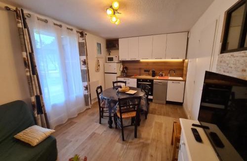 Bielle Appartement | Escapade Montagne en Famille, appartement cosy avec piscine couverte