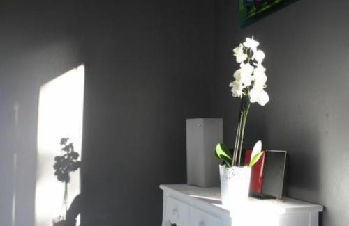 Benamenil Maison | Escapade nature : maison indépendante avec grand jardin, cheminée et activités à proximité - FR-1-584-4