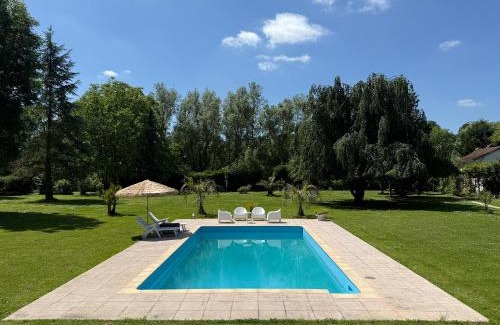 Isles-les-Villenoy Chalet De Ski | Escapade Romantique en Chalet Nature, Calme et Douceur au Bord de Marne