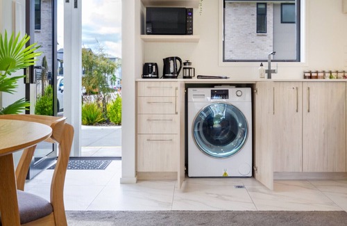 Upper Riccarton Maison | Escape at the park: 1 bed 1 bath w/carpark