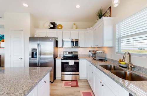 Gilchrist Maison | Escape | Bay Views | Family Retreat | Dog Friendly