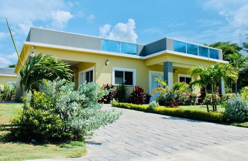 St. Ann's Bay Villa | Evadez-vous avec cette villa de luxe située au bord de l'océan