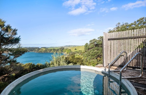 Waiheke Island Maison | ESCAPE ON BELLE - Coast & Country
