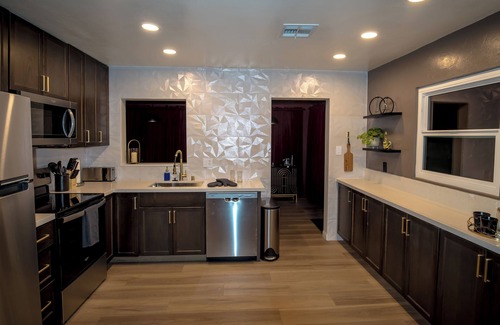 Townsite Maison | Escape the Everyday and Delight your Senses, Full 2 Bedroom House