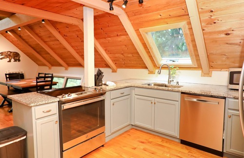 Frank Cabine | Escape the ordinary, discover the tranquility & warmth of this A-Frame cabin