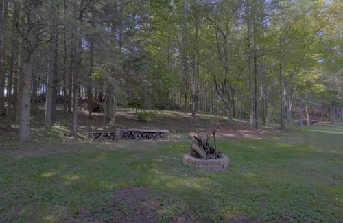 Clarington Location De VR | Escape to a Charming Treehouse Nestled on a Peaceful Estate in Clarington